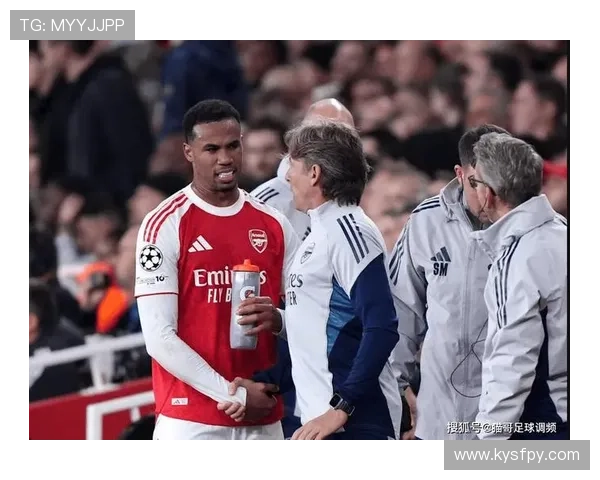 加布里埃尔飞身跃起意外落地下体撞柱瞬间全场男人集体皱眉