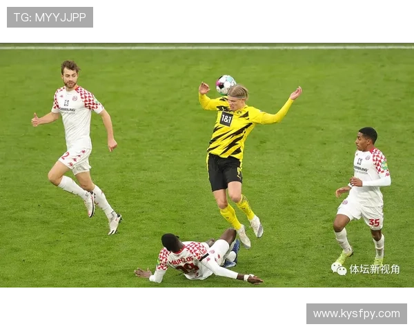 哈兰德铲射进球因越位被判无效猛烈撞柱倒地引发球迷揪心